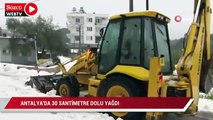 Antalya gece karanlığına büründü, dev dalgalar oluştu