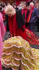 El príncipe Carlos y Camilla celebran al Año Nuevo Chino