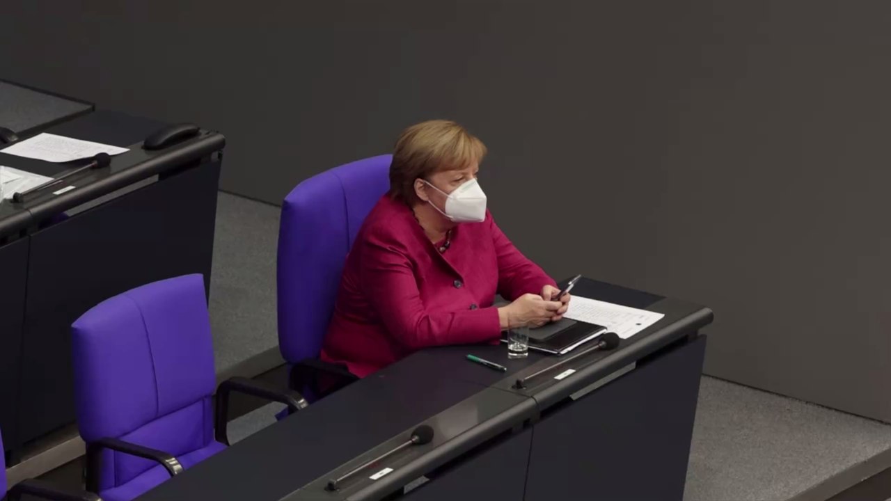 Dramatischer Appell: Merkel warnt vor letztem Weihnachten mit Oma und Opa