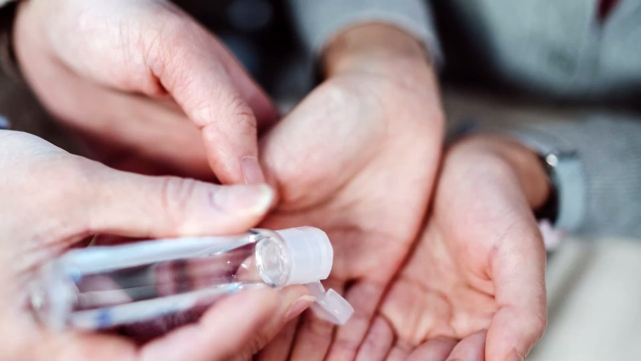 Party-Albtraum: Neun Menschen trinken Desinfektionsmittel - mit fatalen Folgen!