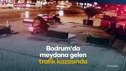 Motokurye, cipin altında kalmaktan saniyelerle kurtuldu: O anlar kamerada