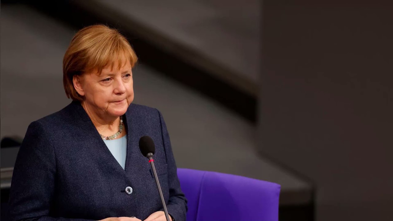 Merkel warnt: 'Werden noch sehr lange Maske tragen'