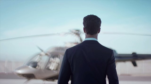 Dreister US-Milliardär gibt sich als Ureinwohner aus, um sich Corona-Impfung zu erschleichen!