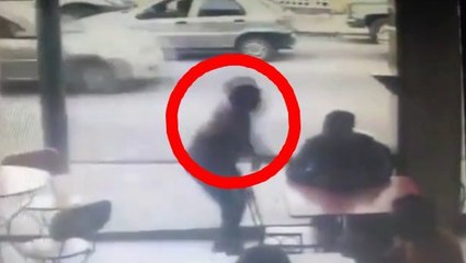 Cet homme a voulu voler le téléphone d'un client de ce restaurant. Il va regretter son geste