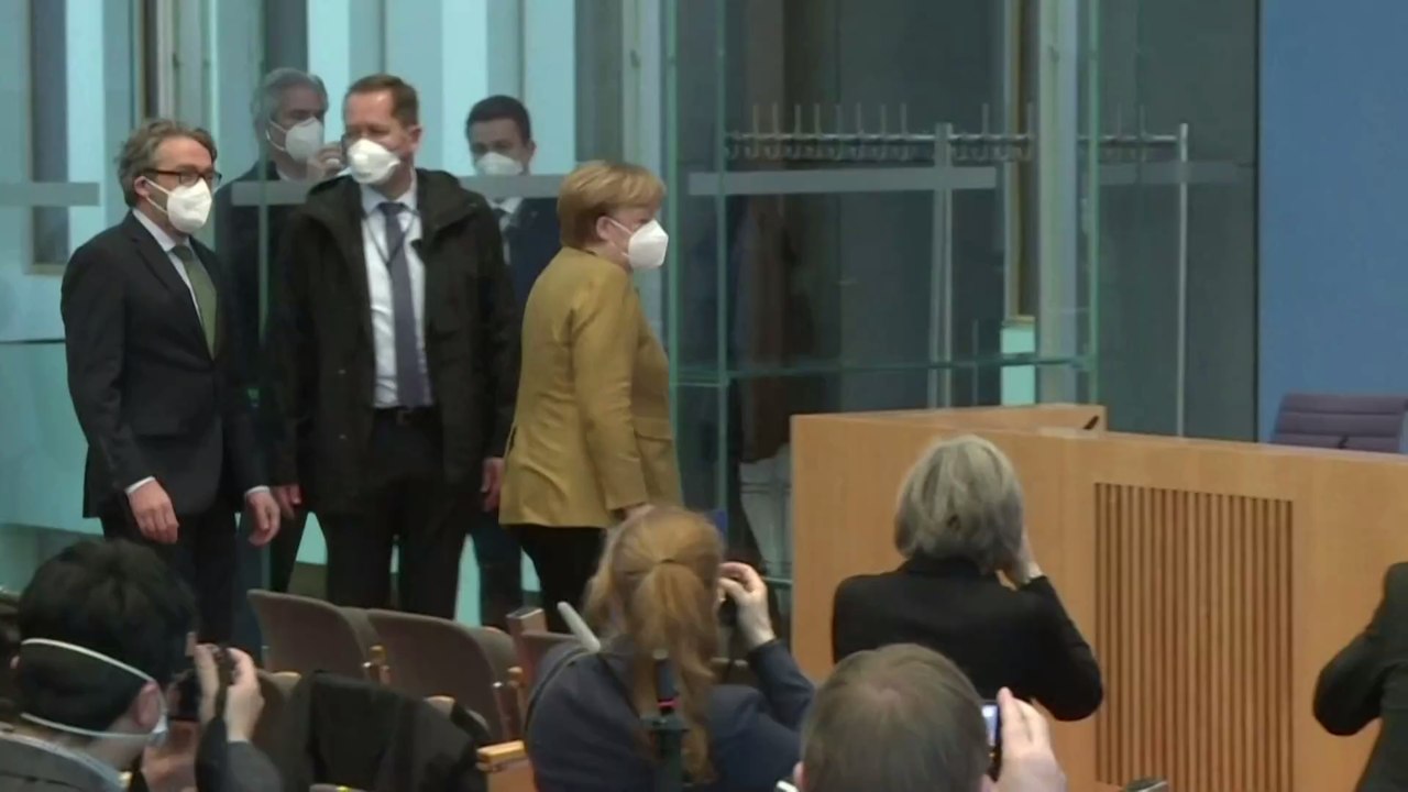 USA bevorzugt? Merkels Impfversprechen wackelt wegen beunruhigender Bedenken