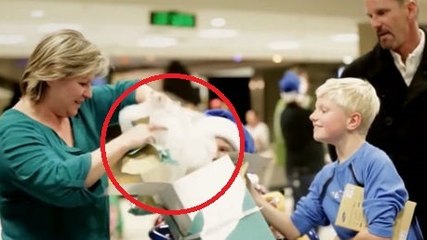 Ces gens ont révélé ce qu'ils désiraient pour Noël avant d'embarquer dans un avion. Ils ont reçu une énorme surprise à l'arrivée.