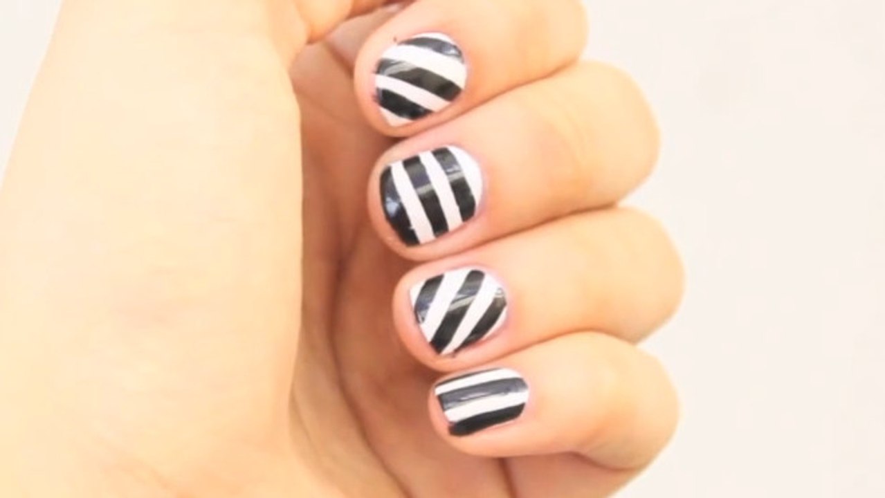 Voici la meilleure façon de faire un nail art à rayures sans aucun outil !