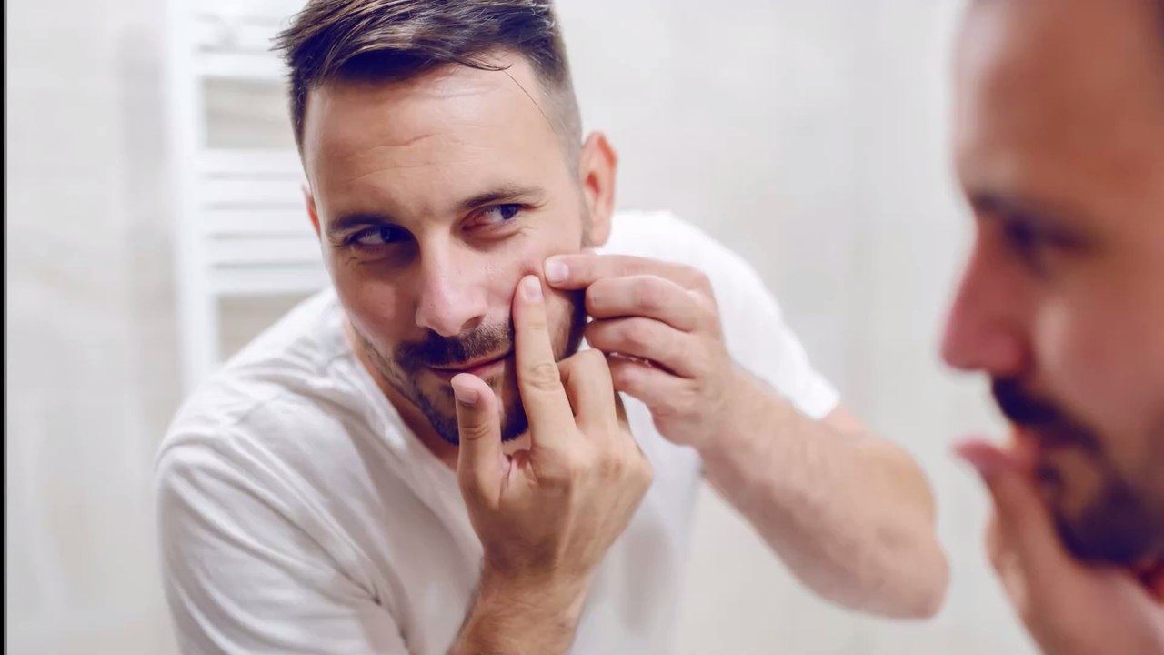 Pickel: Mann drückt ihn aus, dann schwebt er plötzlich in Lebensgefahr