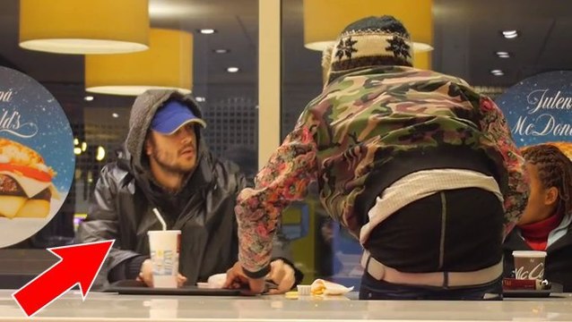 Ces mecs ont fait une incroyable expérience sociale dans un McDo. Le résultat est édifiant !