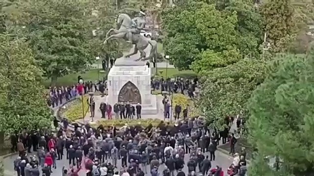 Samsun'da Atatürk anıtı çevresinde zincir; “Atatürk anıtını koruyamıyorlarsa biz koruruz”