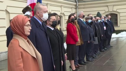 Son dakika haber... Cumhurbaşkanı Erdoğan, Ukrayna Devlet Başkanı Zelenskiy tarafından resmi törenle karşılandı (2)