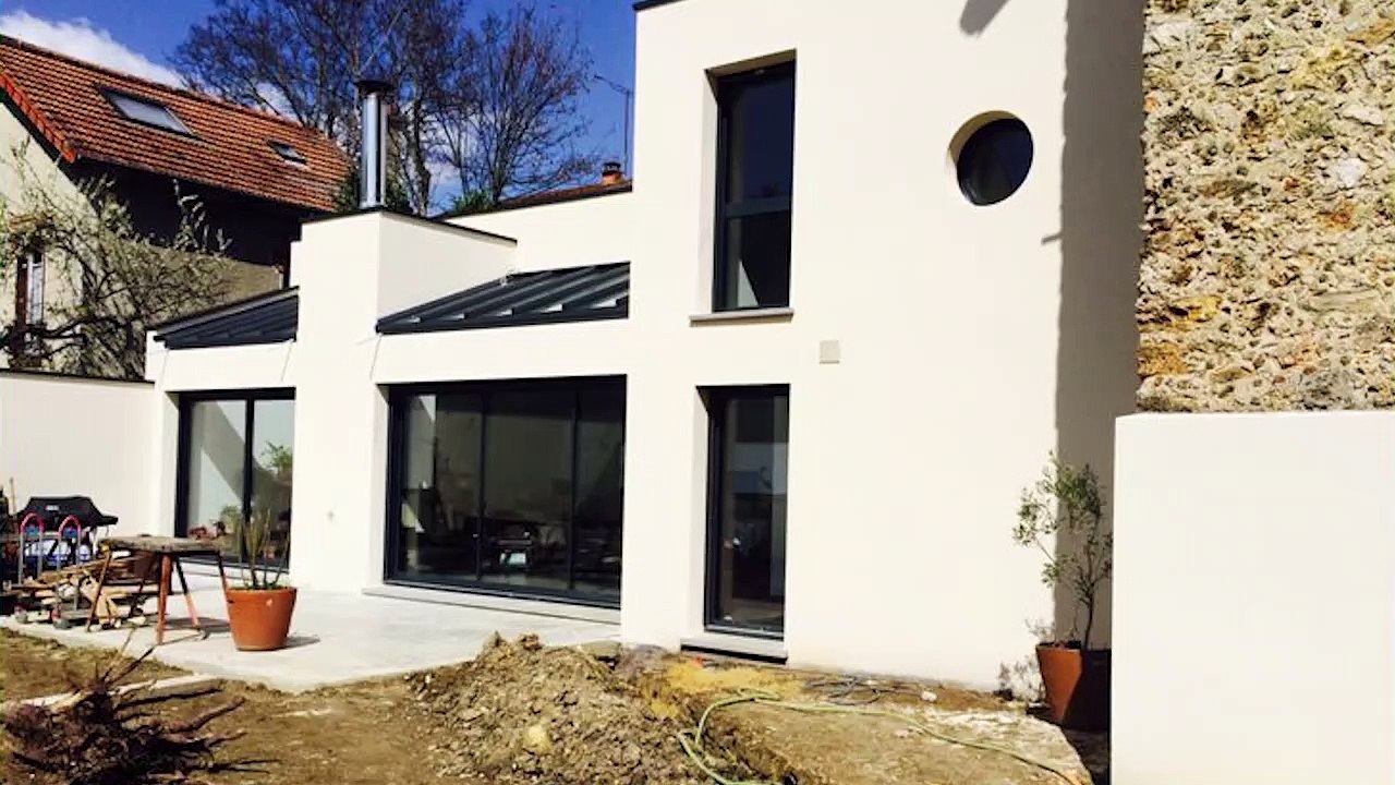 Journée de la rénovation - La petite maison de ville en meulière au chauffage à charbon est transformée en une grande maison…
