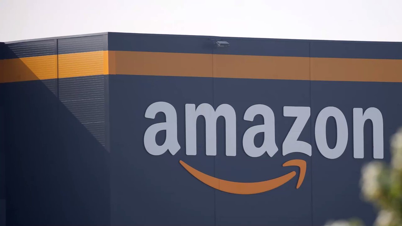 Amazon ändert diskret sein neues Logo, das an Hitler erinnert
