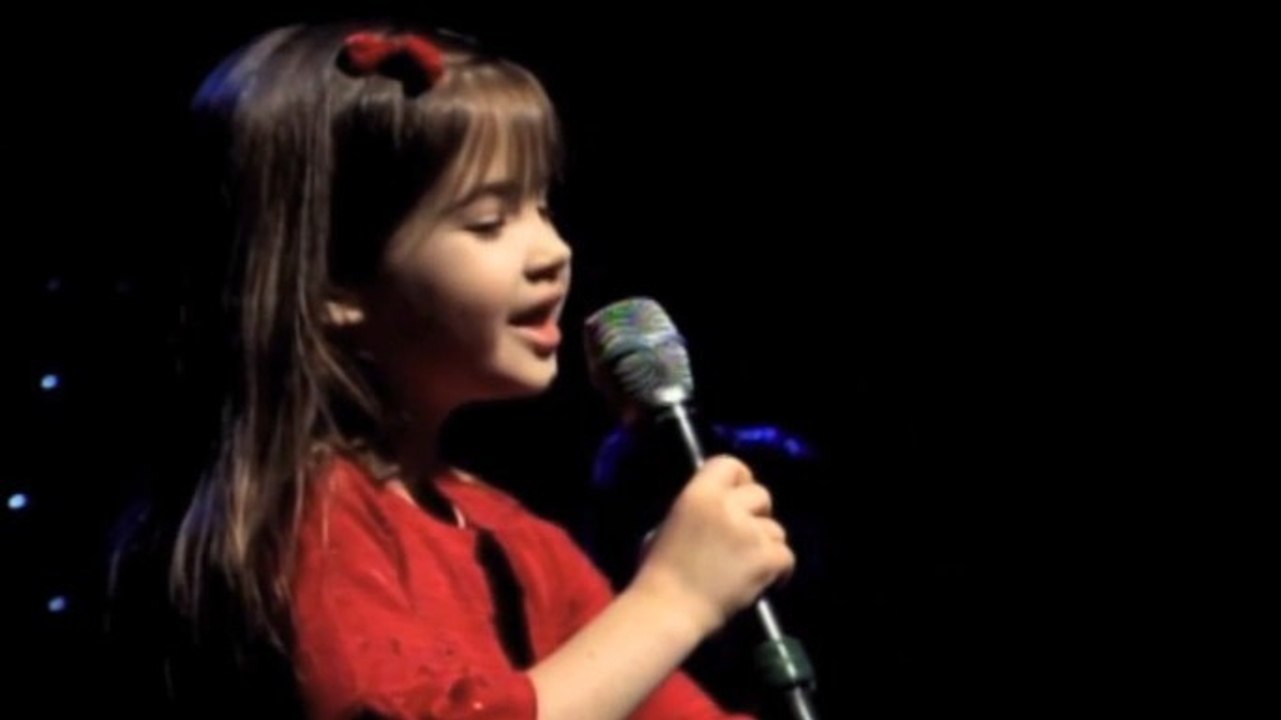 Cette petite fille qui chante a un talent exceptionnel. Elle va vous laisser sans voix !