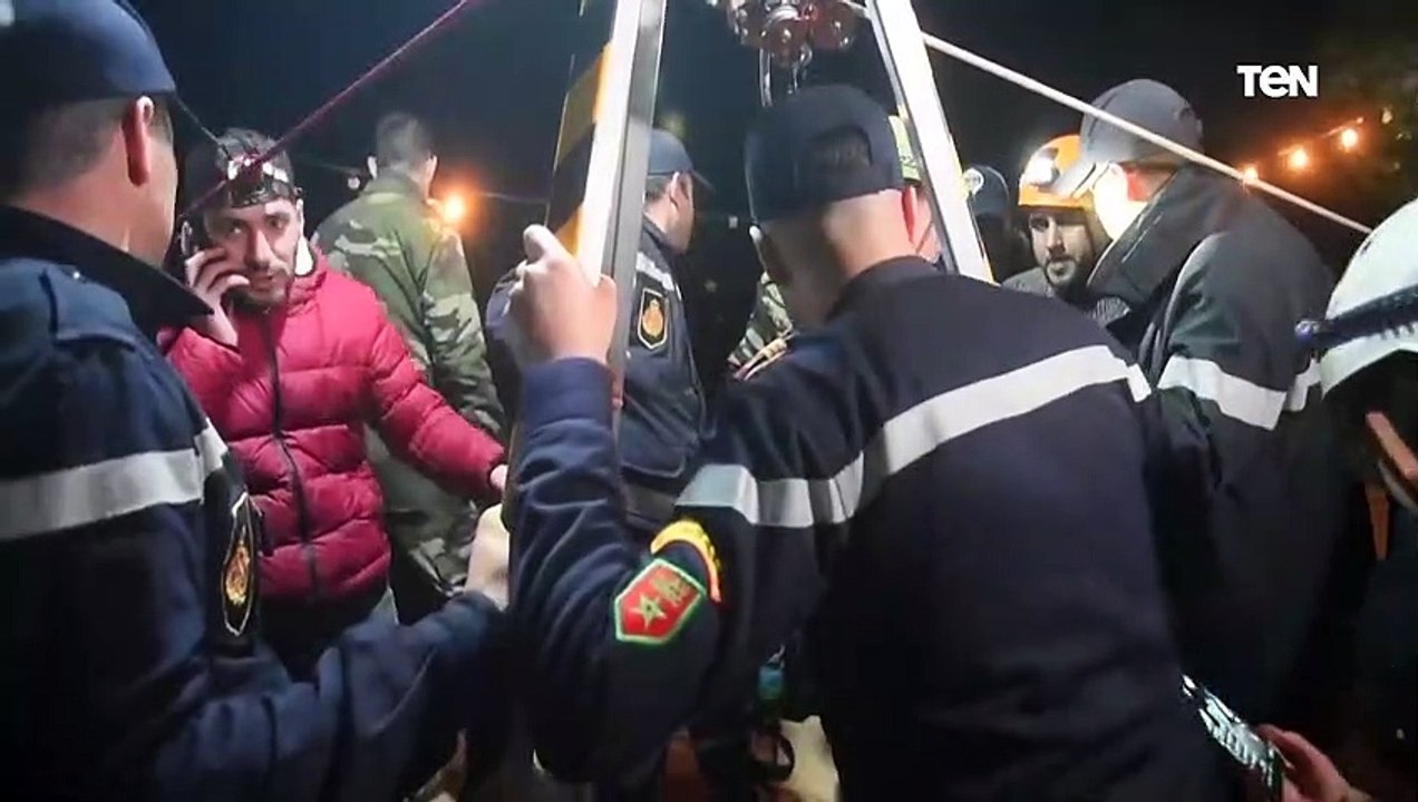 شاهد محاولات إنقاذ الطفل ريان الذي وقع داخل بئر عميقة شمالي المغرب