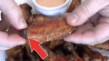 Voilà la meilleure technique pour manger des chicken wings. Elle va vous changer la vie