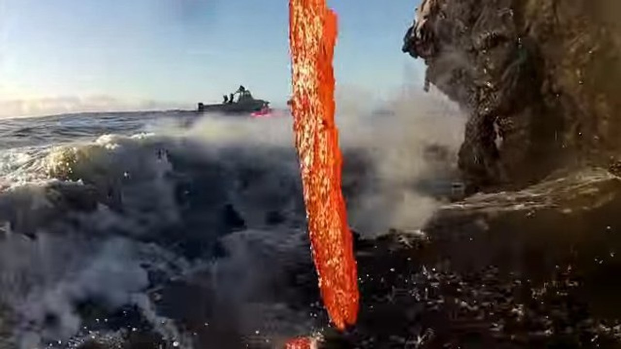 Voilà ce qui arrive quand de la lave plonge dans l'océan. Impressionnant !