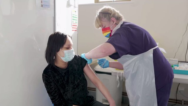 Großbritanniens Fehler: Es fehlen Millionen Impfdosen für die zweite Impfung!