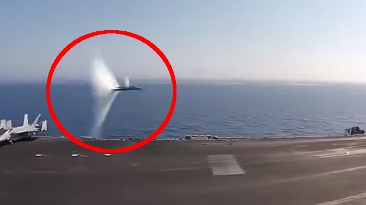 Voilà ce qui arrive au moment même où un avion passe le mur du son. Vraiment impressionnant !
