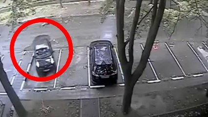 Voilà ce qui arrive quand le pire conducteur du monde veut sortir d'un parking...