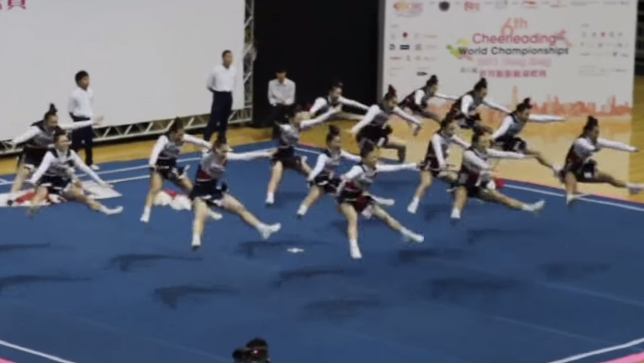 Ces cheerleaders réalisent un numéro surréaliste. Elles vont vous épater