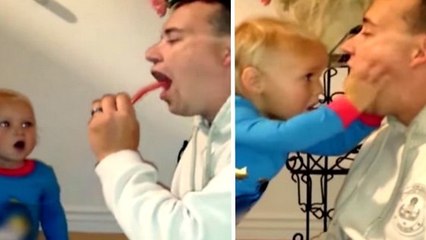 Ce bébé voit son père avaler un gros mille-pattes. Sa réaction est hilarante !