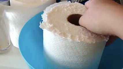 Cette femme fabrique ses propres lingettes pour bébé. Et tout le monde peut refaire la recette à la maison !