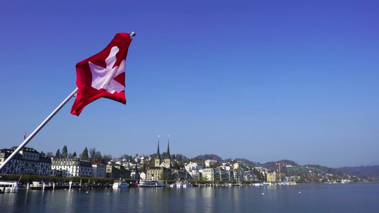 Trotz milderer Corona-Maßnahmen: Deshalb kommt die Schweiz besser durch die Krise als Deutschland