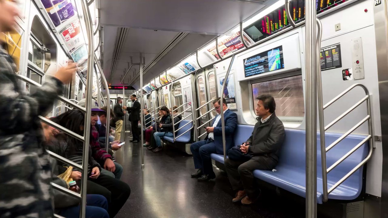 Mann findet Baby in der U-Bahn, dann führt sie das Schicksal erneut zusammen