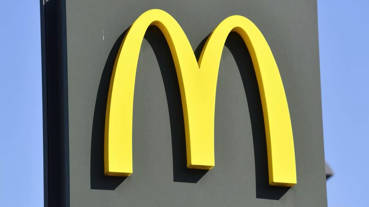 Weltweit einzigartig: McDonald's mit blauem Logo wird zu Touristenattraktion