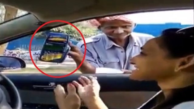 Ce mendiant a une méthode inédite pour demander de l'argent. Personne n'a d'excuse !