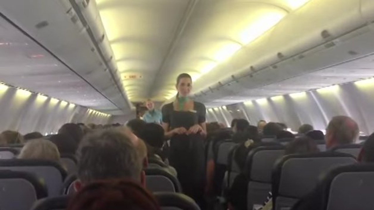 Les passagers de cet avion ont éclaté de rire q...