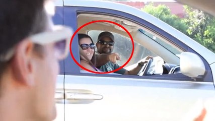 Il a commencé à chanter dans sa voiture. Il s'est alors passé un truc totalement inattendu