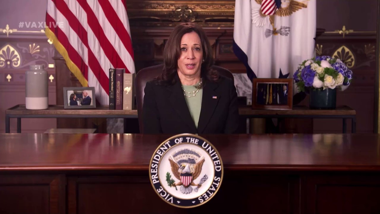 'Haben ein Gebet gesprochen': Seltsame Geräusche sorgen für Panik an Bord von Kamala Harris' Flugzeug