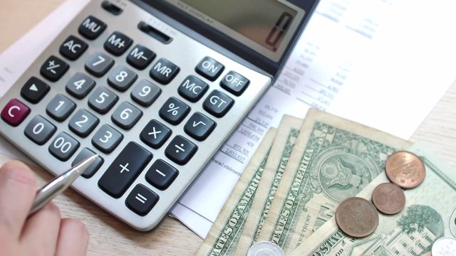 Diese 6 Dinge hindern uns im Alltag am Sparen. Wetten, dass du diese Fehler auch begehst?