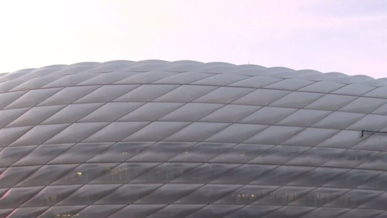 Deutschland gegen Frankreich: Trainer fast von Gleitschirm getroffen!