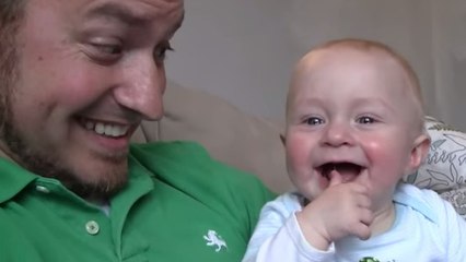 Ce papa et son fils partagent un adorable moment de complicité