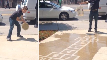 Ces graffitis révolutionnaires sont visibles seulement sous la pluie