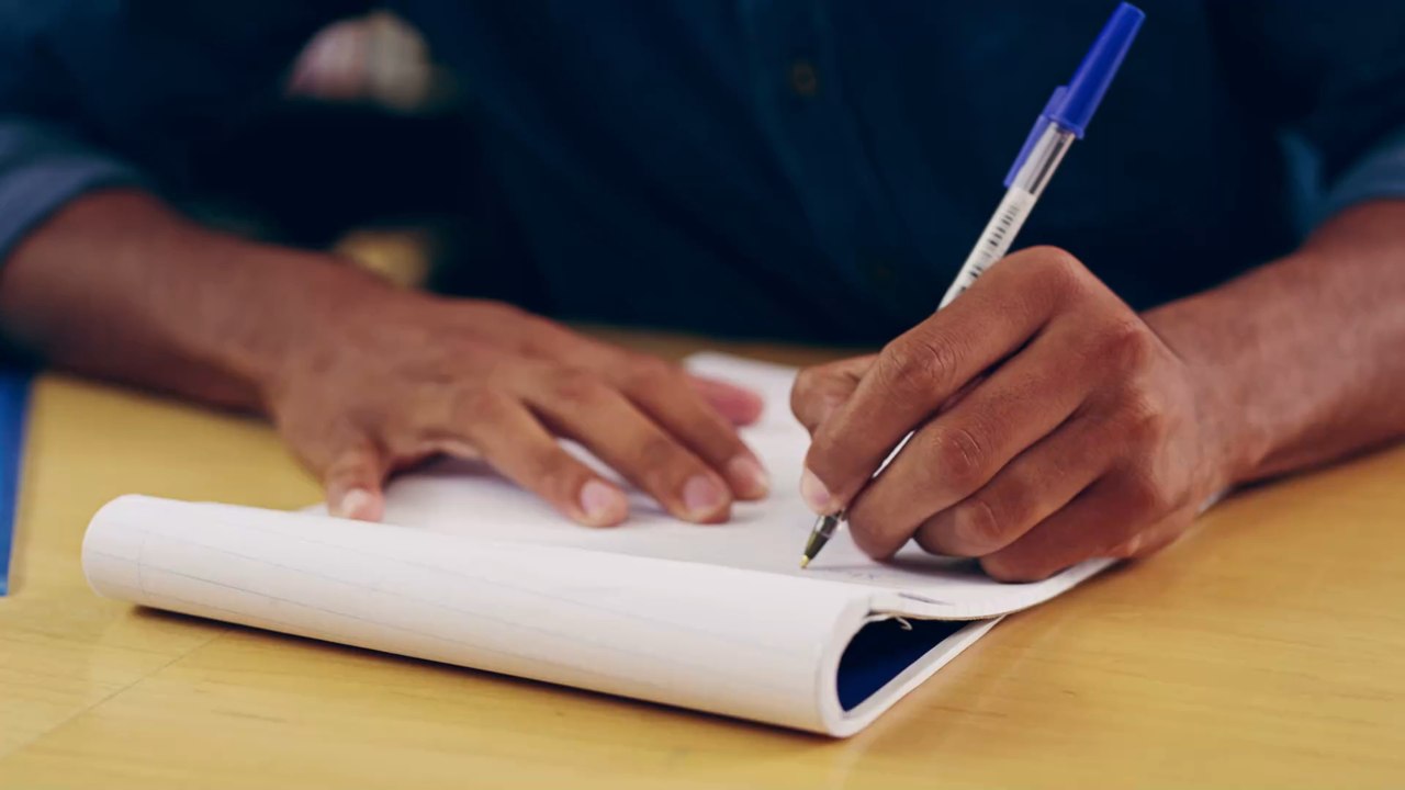 Linkshänder? Dann bist du laut Studien ein besserer Liebhaber