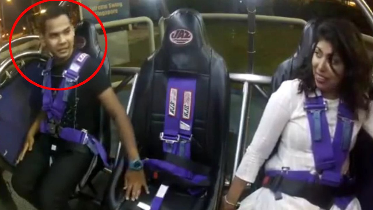 Il devient complètement fou dans une attraction à sensations fortes