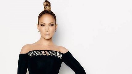 Jennifer Lopez : Une robe un peu trop moulante pour la chanteuse