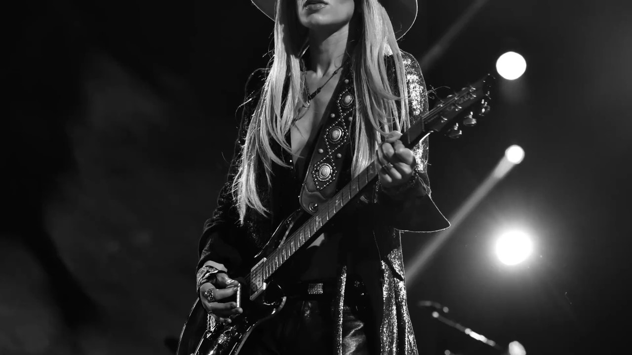 Gitarristin Orianthi spricht über Zusammenarbeit mit Michael Jackson für 'This is it'