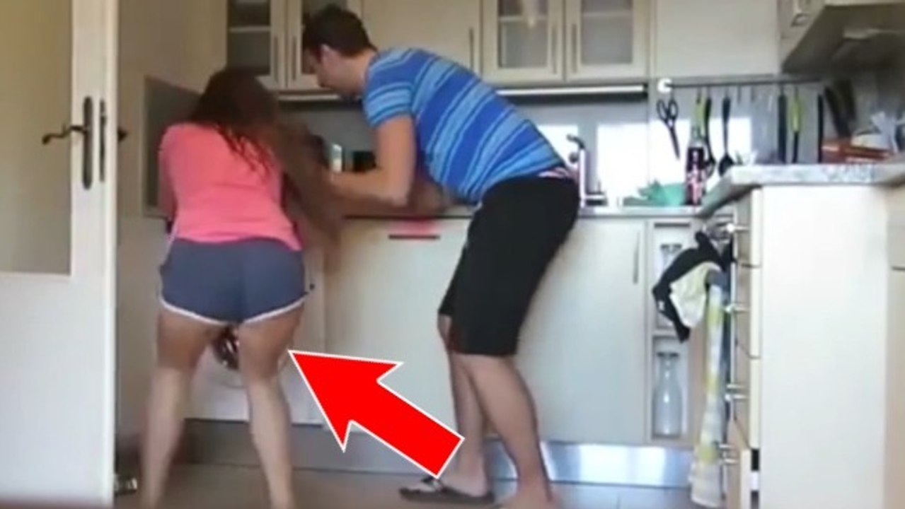 Il fait croire à sa copine que son chien est bloqué dans la machine à laver !