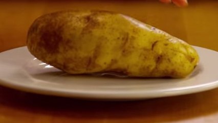 Voilà comment cuire une pomme de terre en quelques minutes, sans eau !
