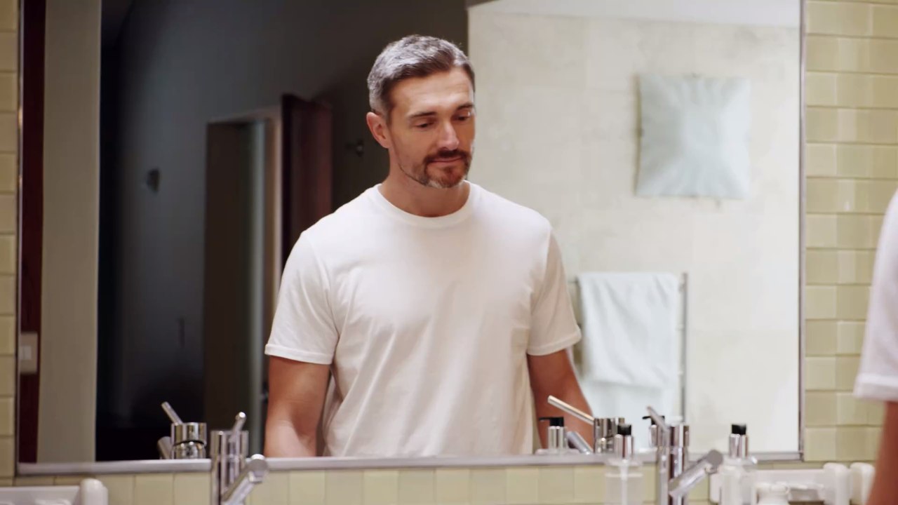 Ein Dermatologe verrät: Mit diesen Tricks verhinderst du, dass deine Haut alt aussieht