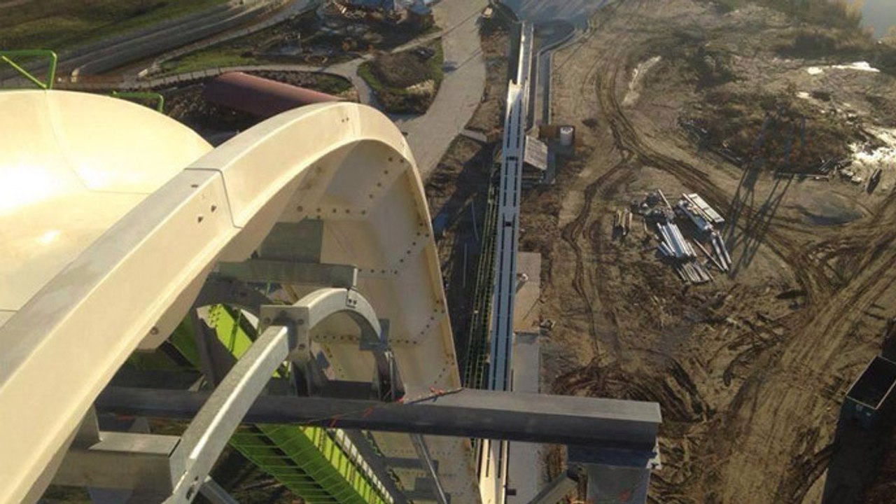 Vivez la descente du plus haut toboggan du monde en caméra embarquée !