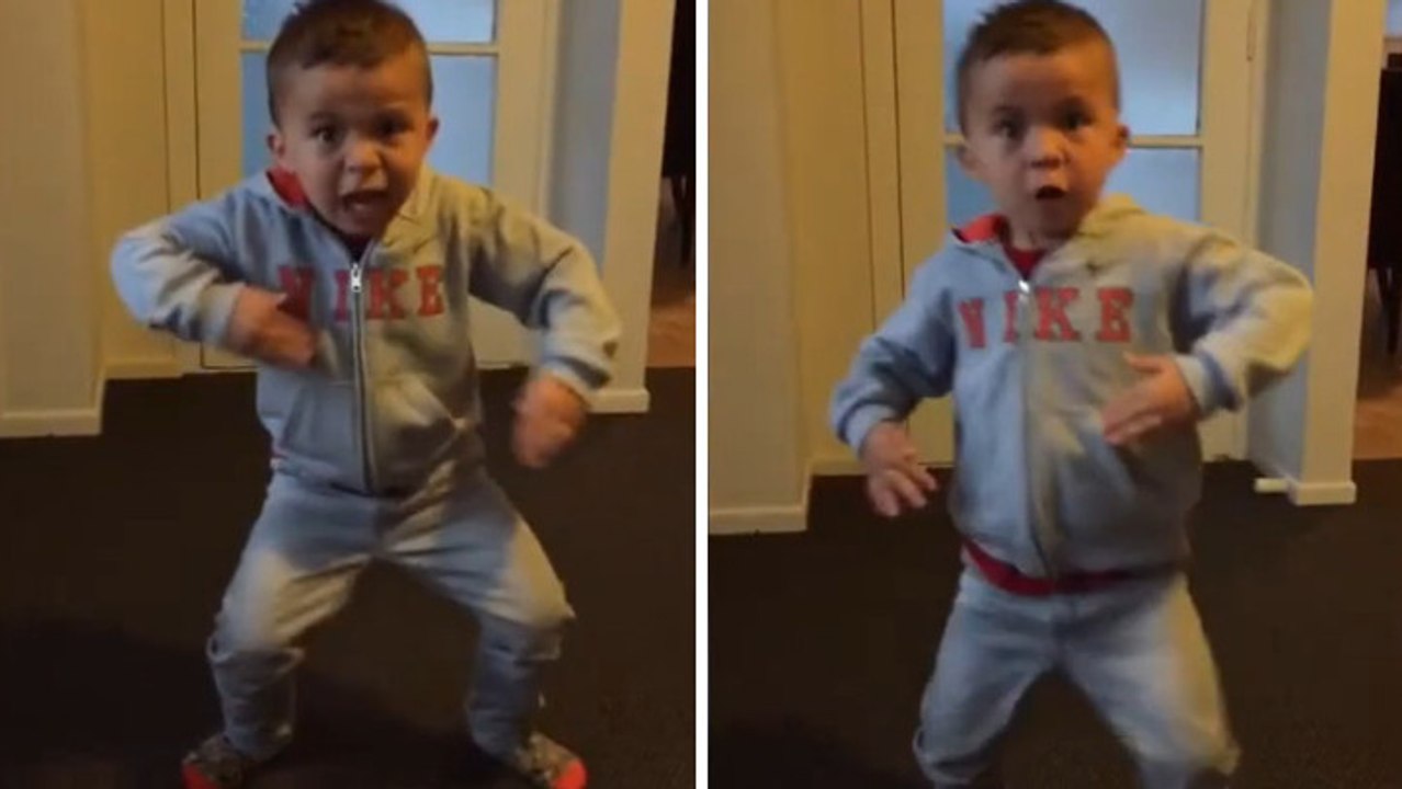 Ce petit garçon fait le haka pour l'anniversaire de sa grand-mère