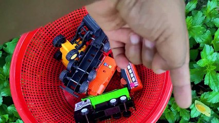 drama mencari dan menemukan mainan anak laki laki