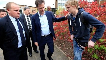 Royaume-Uni : il perd son pantalon en plein selfie avec le vice premier ministre