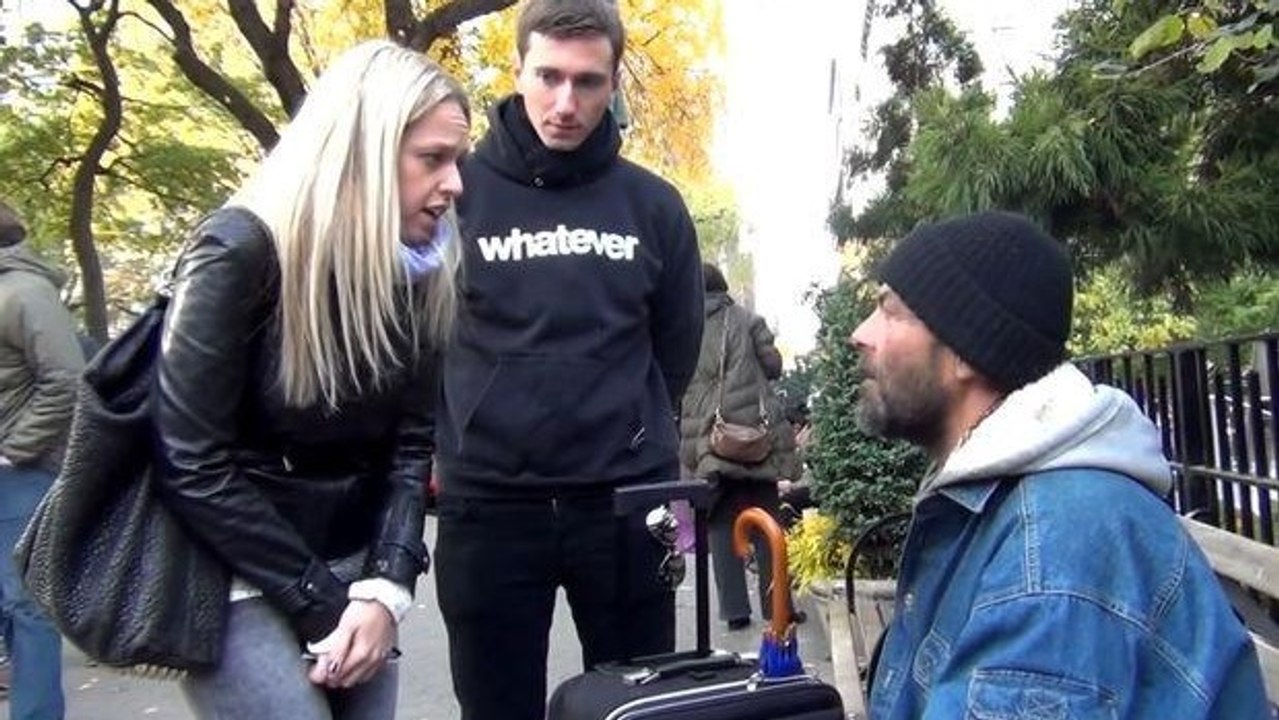 Ils changent la vie d'un SDF rencontré par hasard